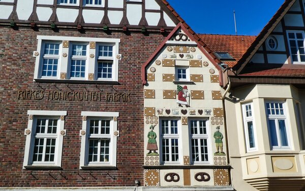 Fassade des Riekeschen Hauses, Foto: Mitteiweser-Touristik GmbH