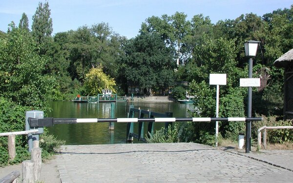 Fähre zur Pfaueninsel , Foto: Wirtschaftsförderung Steglitz Zehlendorf, Lizenz: Wirtschaftsförderung Steglitz Zehlendorf