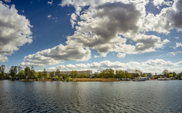 An der Spree entlang, Foto: ThomasWolter-pixabay.com