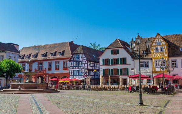 Historische Marktplatz von Neustadt an der Weinstraße, Foto: kgp.de