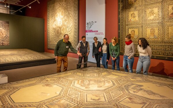 Museumsführung, Rheinisches Landesmuseum Mosaikensaal, Foto: Trier Tourismus und Marketing GmbH, Dominik Ketz