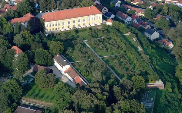 Schloss mit Hofgarten Dachau, Foto: Carsten Steger/Wikimedia Commons