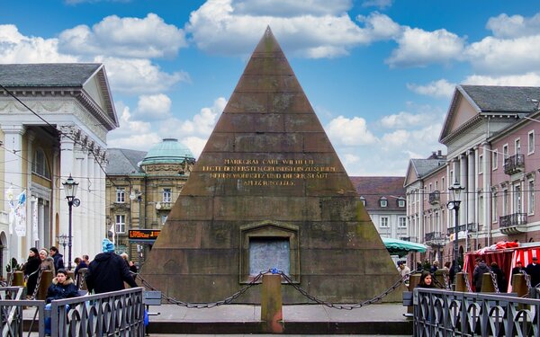 Karlsruher Pyramide, Foto: MartinDuerrschnabel, Wikipedia