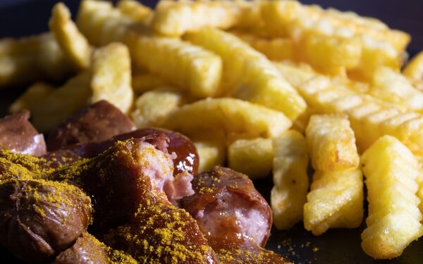 Currywurst mit Pommes Frites, Foto: Mirko Fabian/pixabay.com