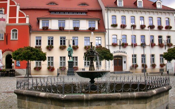 Markt und Rathaus, Pulsnitz, Foto: Anaximander, Wikimedia Commons, CC BY-SA