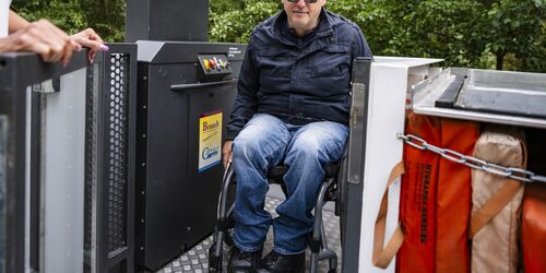 Rollstuhl-Lift zum Oberdeck, Foto: Madlen Krippendorf, Lizenz: Tourismusverband Ruppiner Seenland e. V.