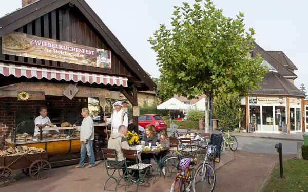 Bäckerei & Konditorei Plentz mit Holzbackofen in Schwante, Foto: Vonderlind , Lizenz: Bäckerei & Konditorei Plentz