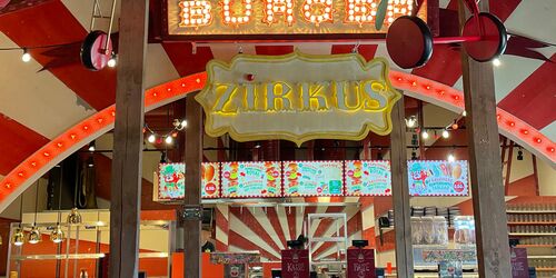 Burger im Burger Zirkus , Foto: Karls Erlebnis-Dorf Elstal, Lizenz: Karls Erlebnis-Dorf Elstal