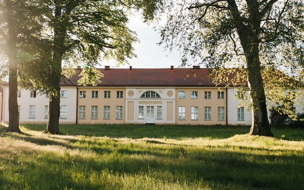 Schloss Paretz mit Schlosspark, Foto: Steven Ritzer, Lizenz: Tourismusverband Havelland e.V.