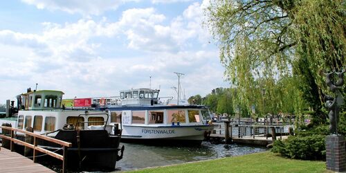 Schifffahrt auf dem Scharmützelsee, Hafen Bad Saarow, Foto: Danny Morgenstern, Lizenz: Tourismusverein Scharmützelsee