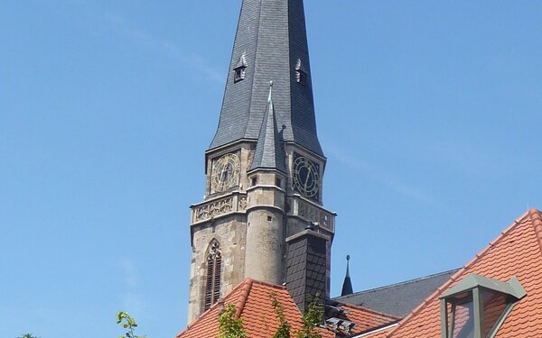 Die Nikolaikirche am Obermarkt, Foto: Immanuel Giel, CC BY-SA 3.0, https://commons.wikimedia.org