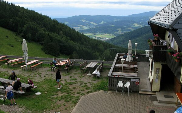 Blick von der Höfener Hütte ins Dreisamtal, Foto: Andreas Schwarzkopf, CC BY-SA 4.0, commons.wikimedia.org