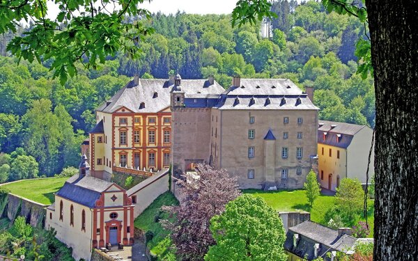 Schloss Malberg, Blick von der Aussichtsplattform “Ritter Kuno Platz”, Foto: Thomas Hummel, CC BY-SA 4.0, https://commons.wikimedia.org