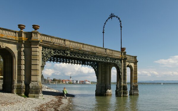 Schlosssteg Friedrichshafen , Foto: böhringer friedrich, CC BY-SA 2.5, https://commons.wikimedia.org