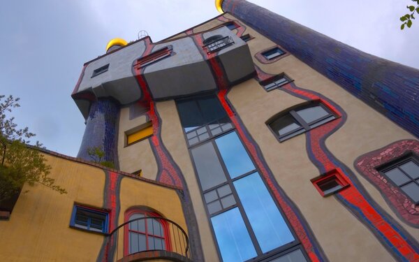 Hundertwasserhaus Plochingen, Foto: Anita Hummel / Carl Williams, CC BY-SA 3.0, via Wikimedia Commons