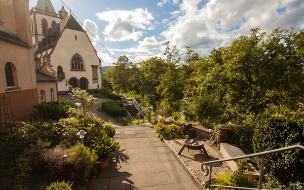 Aussenbereich mit Kapelle, Foto: Thomas Marx_Kloster Allerheiligenberg