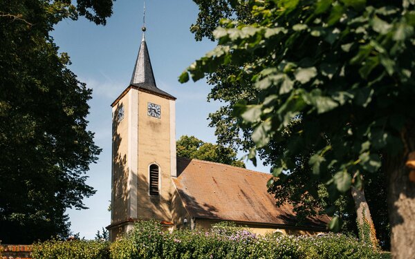 Dorfkirche Nennhausen, Foto: Steven Ritzer, Lizenz: Tourismusverband Havelland e. V.