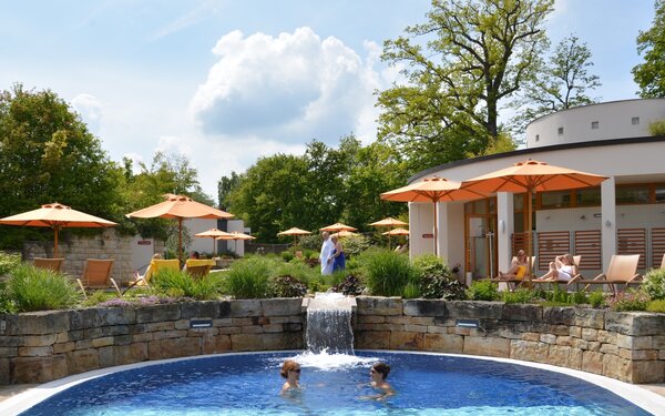 Mineraltherme, Saunapool im Saunagarten, Foto: Böblinger Therme GmbH