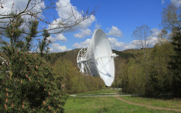 Zickzackweg vom Besucherpavillon bis zum Aussichtsplateau vor dem großen Teleskop, Foto: Norbert Junkes, MPIfR