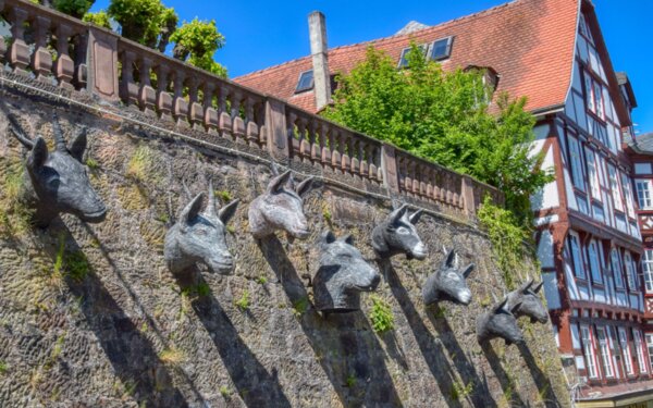 Grimm-Dich-Pfad, Der Wolf und die sieben jungen Geißlein, Foto: Marburg Stadt und Land Tourismus GmbH, Hanna Stummer