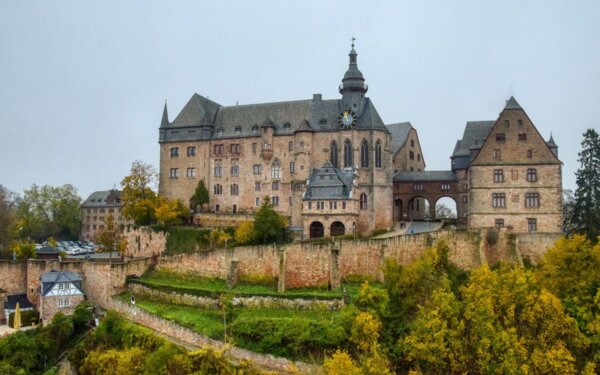 Landgrafenschloss Marburg im Herbst, Foto: Marburg Stadt und Land Tourismus GmbH, Hanna Stummer