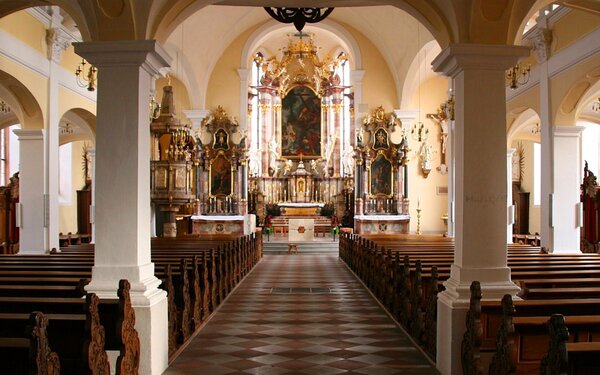 Blick in den Kirchenraum, Foto: S. Finner: Siddhartha Finner, Dipl.Ing.-Architektur, CC BY-SA 3.0, https://commons.wikimedia.org