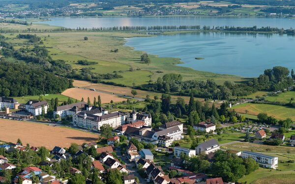 Klosterareal, zum See, Foto: Kloster Hegne