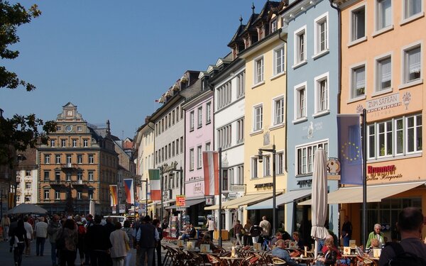 Die Marktstätte, Foto: Gerhard Giebener, CC BY 2.0, https://commons.wikimedia.org