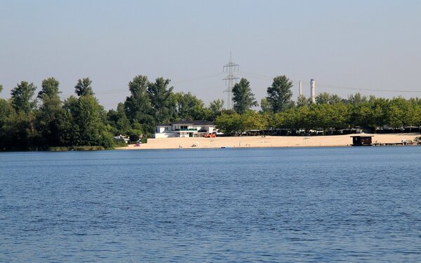 Liblarer See, Nordostseite, Strandbadanlage, Foto: Horsch, Willy, CC BY-SA 4.0, https://commons.wikimedia.org/w/index.php