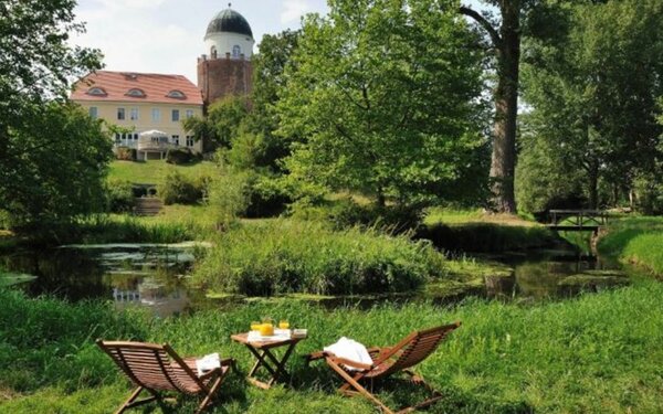 Ruhe und Idylle im Burgpark Lenzen, Foto: Diethelm Wulfert, Lizenz: Tourismusverband Prignitz e.V.