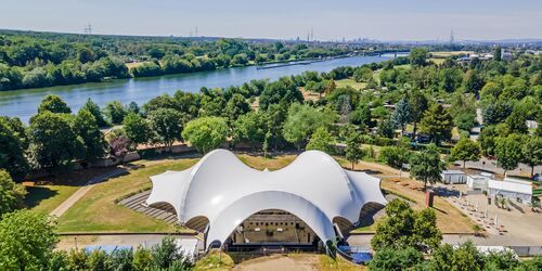 Amphitheater bei Schloss Philippsruhe, Foto: David Vasicek, Lizenz: Destination#visitFrankfurtRheinMain