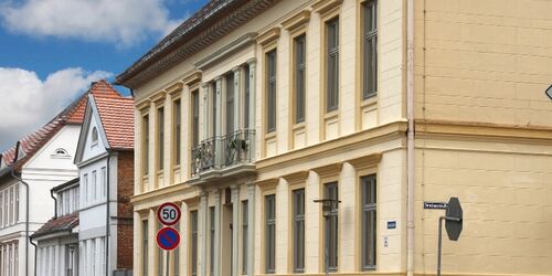 Das Palais Bülow in der Altstadt von Ludwigslust, Foto: Angelika Lindenbeck, Lizenz: MV Foto e.V.