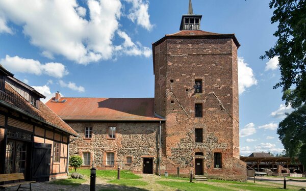 Bergfried Burg Beeskow, Foto: Thomas Kaeber, Lizenz: Landkreis Oder-Spree