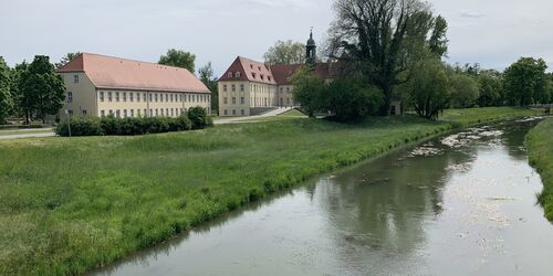 Schloss Elsterwerda mit Schwarzer Elster, Foto: Tourismusverband Elbe-Elster-Land e.V., Lizenz: Tourismusverband Elbe-Elster-Land e.V.