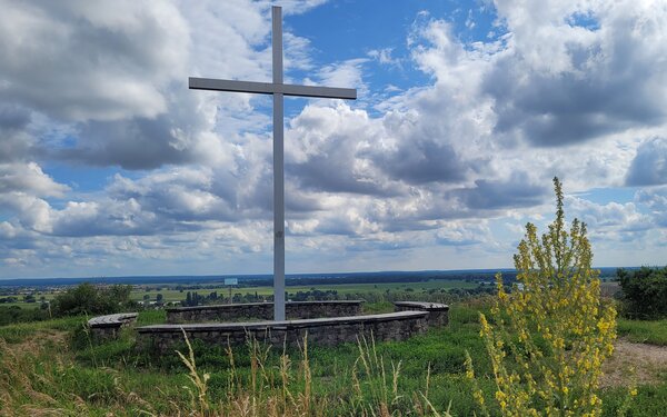 Gipfelkreuz auf dem Apollensberg, Foto: Jana Kotte