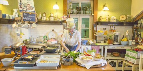 Karola Dröske kocht im Bräuhaus Kneipe Pur, Foto: TMB-Fotoarchiv/Steffen Lehmann