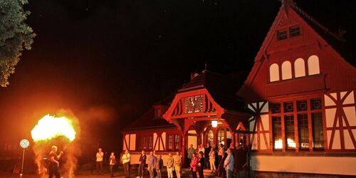 Feuerschow am Kaiserbahnhof Joachimsthal, Foto: Heimatverein Joachimsthal e.V., Lizenz: Heimatverein Joachimsthal e.V.