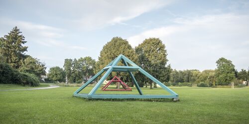 Kunstinstallationen auf Mauerwiese, Foto: Spessart Tourismus und Marketing GmbH