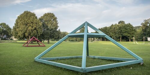 Kunstinstallationen auf Mauerwiese, Foto: Spessart Tourismus und Marketing GmbH