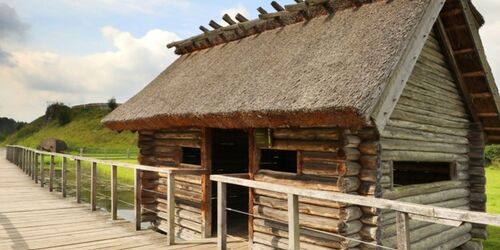 Archäologisches Freilichtmuseum Groß Raden - Brücke zum Burgwall, Foto: TMV/Gohlke