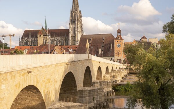 Steinerne Brücke und Dom Regensburg, Foto: Julian Eliot Photography, Lizenz: Regensburg Tourismus GmbH