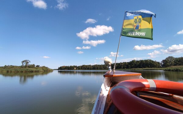 Barkasse Regulus mit Kurs auf Burgwallinsel, Foto: Jana Koch