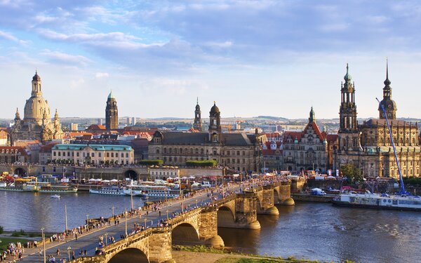 Blick über die Augustusbrücke, Foto: Sylvio Dittrich (DML-BY)