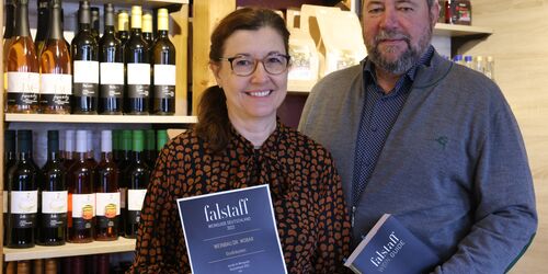 Falstaff Weinguide 2 Sterne, Foto: Steffen Rasche, Lizenz: Weinbau Dr. Wobar