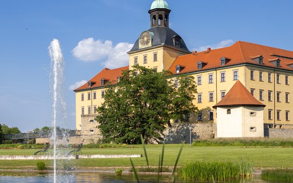 Schlosspark Moritzburg Zeitz - Blick zur Moritzburg mit Johannisteich-Fontäne, Foto: Rene Weimer