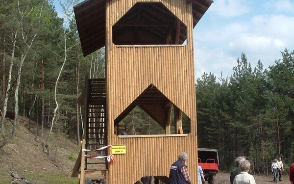 Aussichtsturm an der Kohlebahntrasse, Foto: Naturwacht Niederlausitzer Heidelandschaft, Lizenz: Naturwacht Niederlausitzer Heidelandschaft