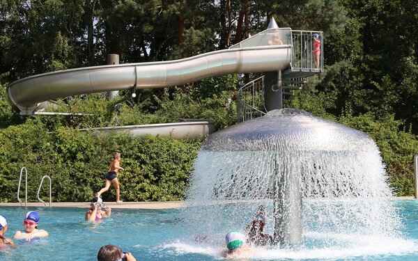 Das Freizeitbecken im Erlebnis-Freibad Calau. , Foto: Jan Hornhauer, Lizenz: Stadt Calau