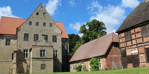 schloss-ludwigsburg-ehemaliges-anwesen-der-familie-von-klinkowstroem-autor-tvv-bock-a