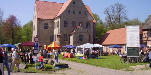 Fruehhlingsmarkt im Schlosshof Förderverein Schloss- und Gutshofanlage Ludwigsburg e.V.