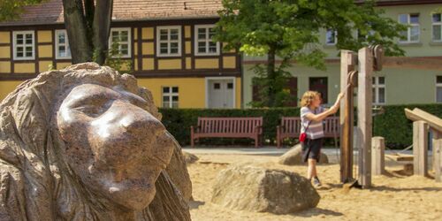 Löwenstatue auf dem Neuen Markt in Neuruppin, Foto: ScottyScout